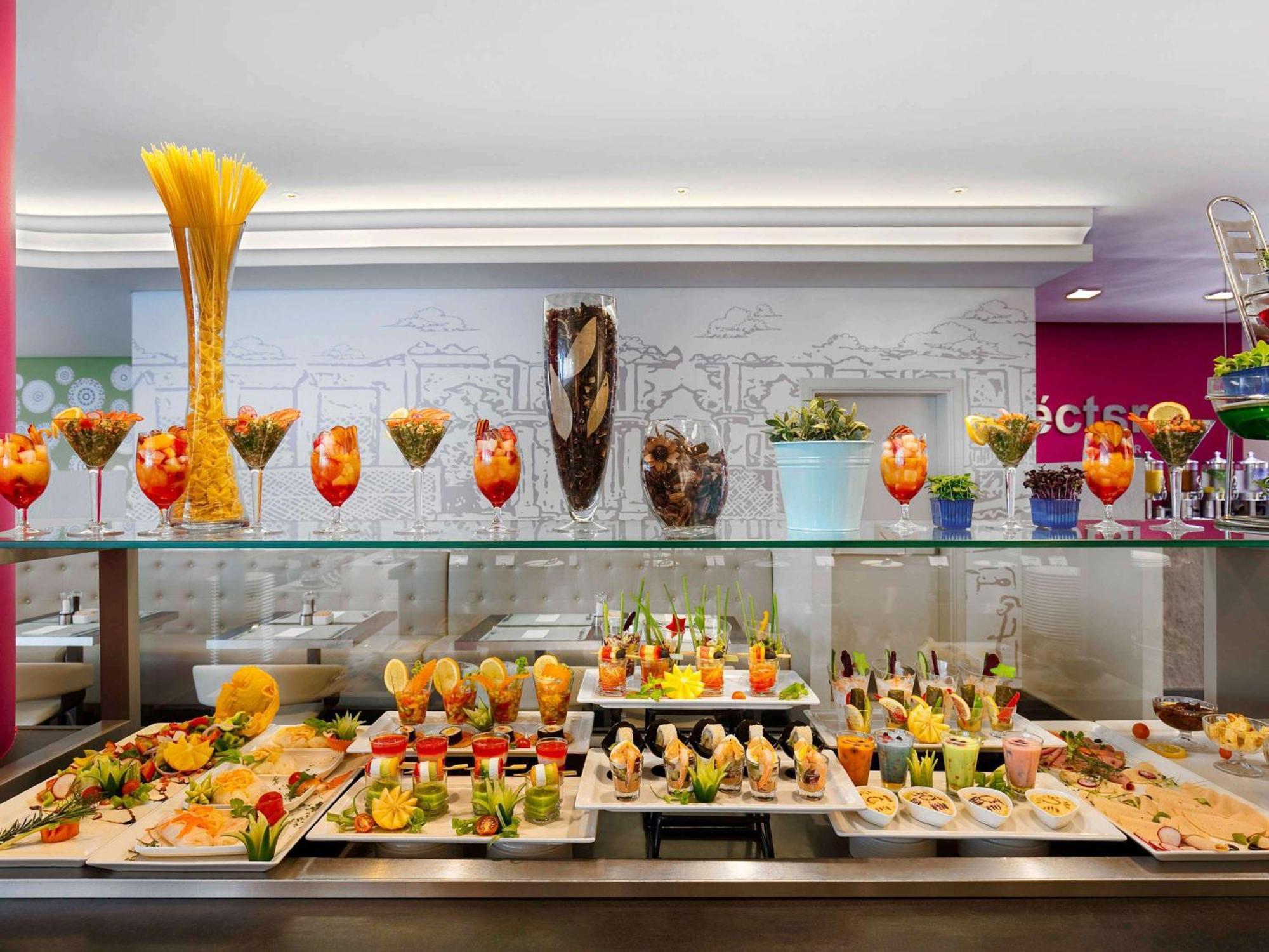 Ibis Styles Sharjah Hotel Екстериор снимка