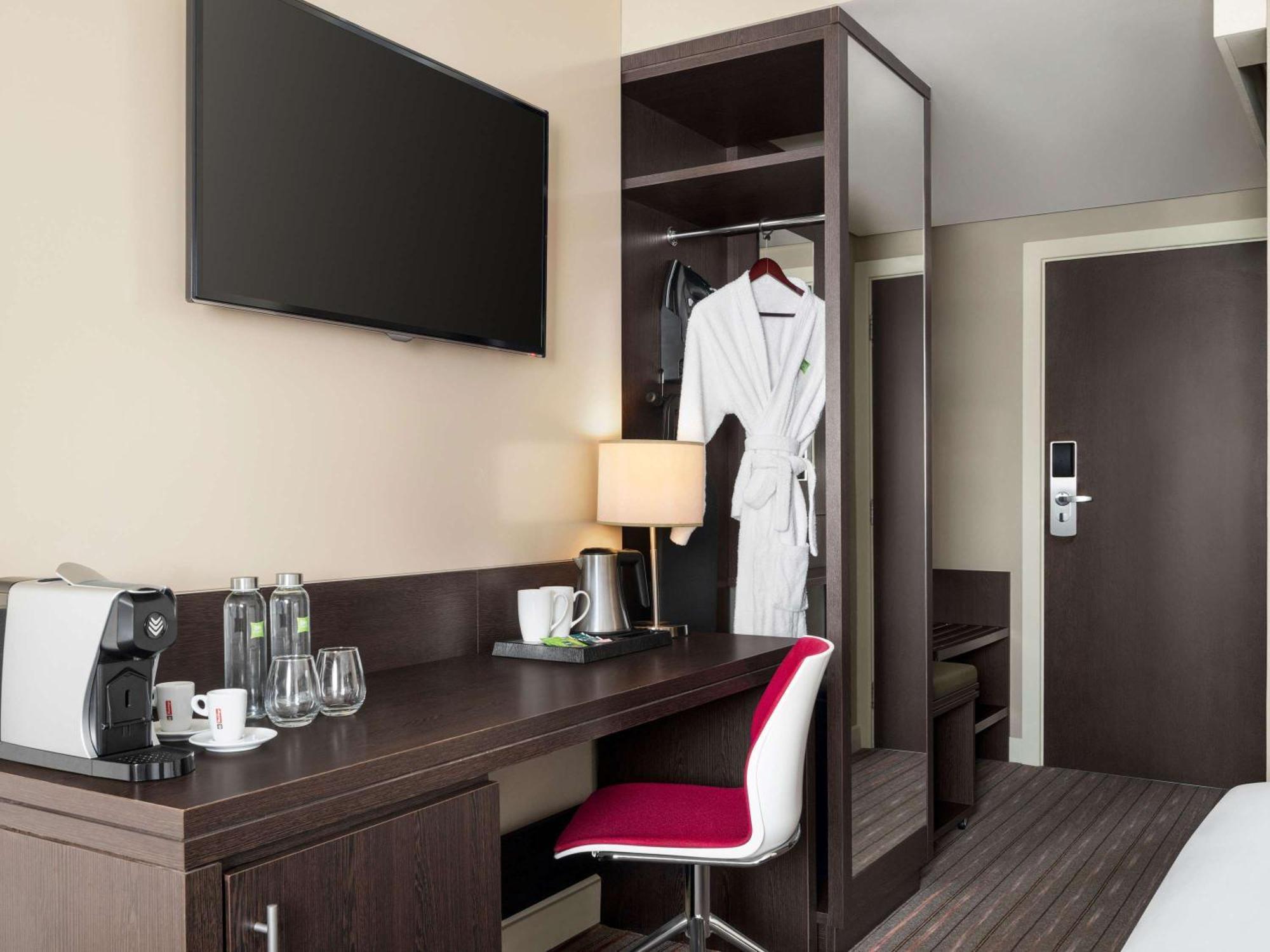 Ibis Styles Sharjah Hotel Екстериор снимка