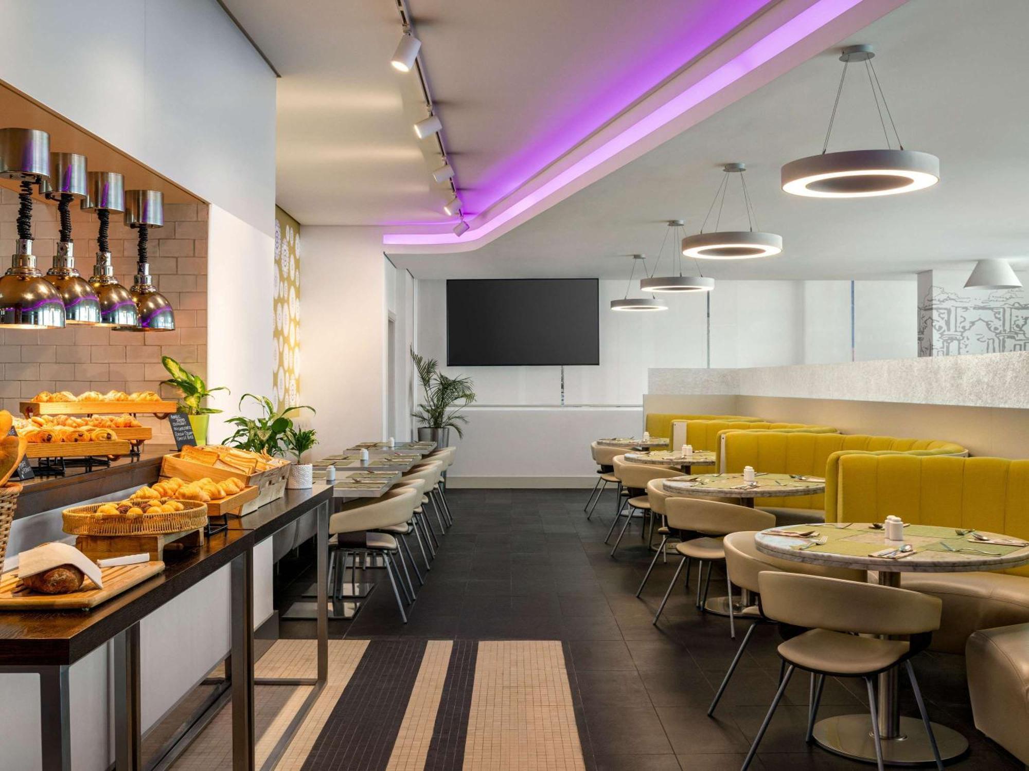 Ibis Styles Sharjah Hotel Екстериор снимка