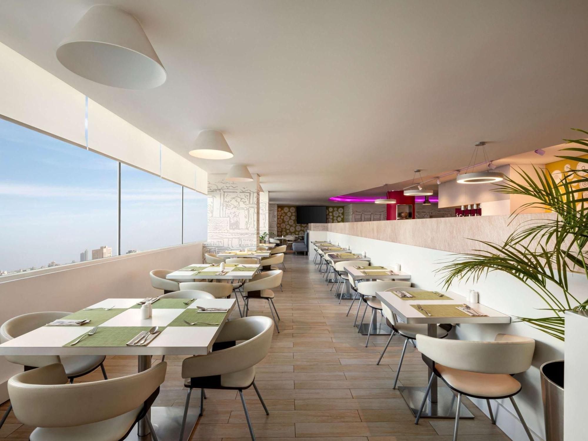 Ibis Styles Sharjah Hotel Екстериор снимка