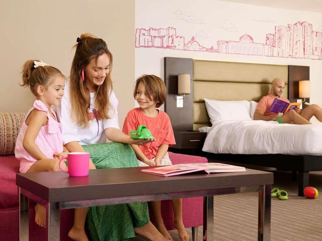 Ibis Styles Sharjah Hotel Стая снимка