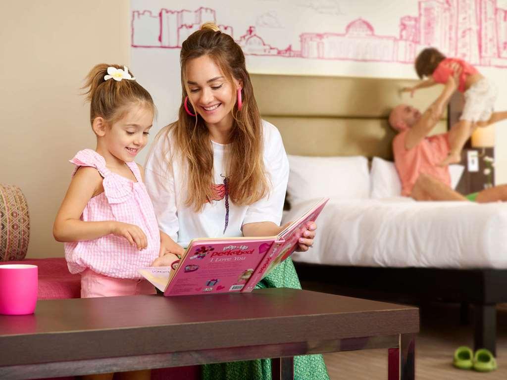 Ibis Styles Sharjah Hotel Стая снимка