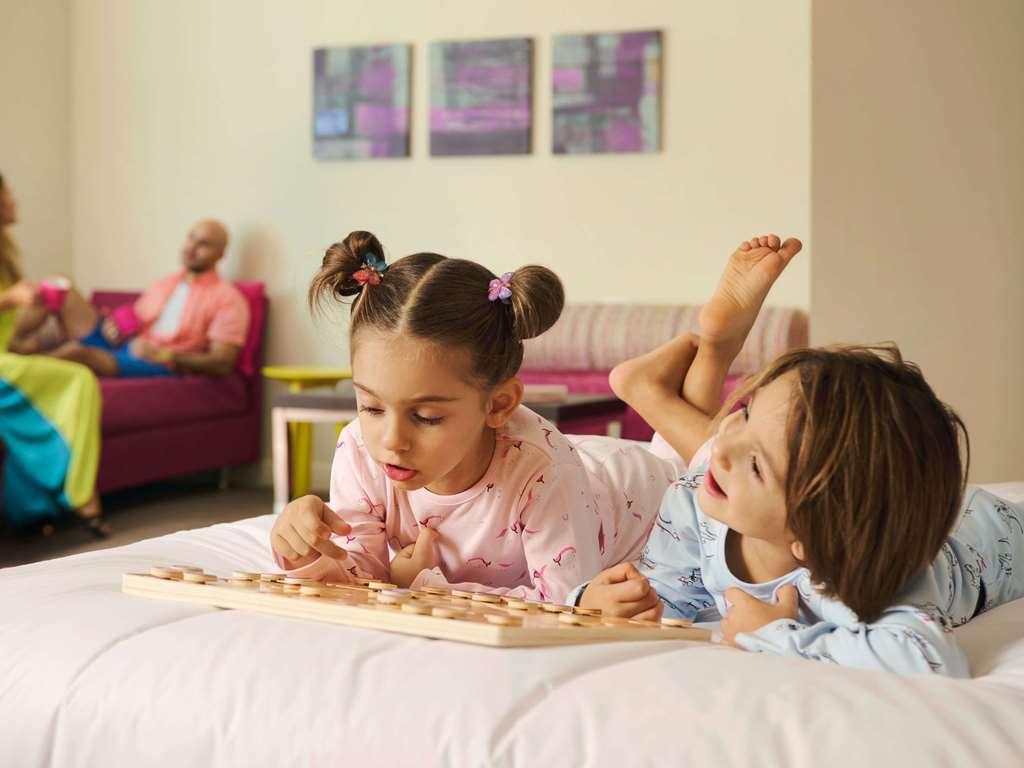 Ibis Styles Sharjah Hotel Стая снимка